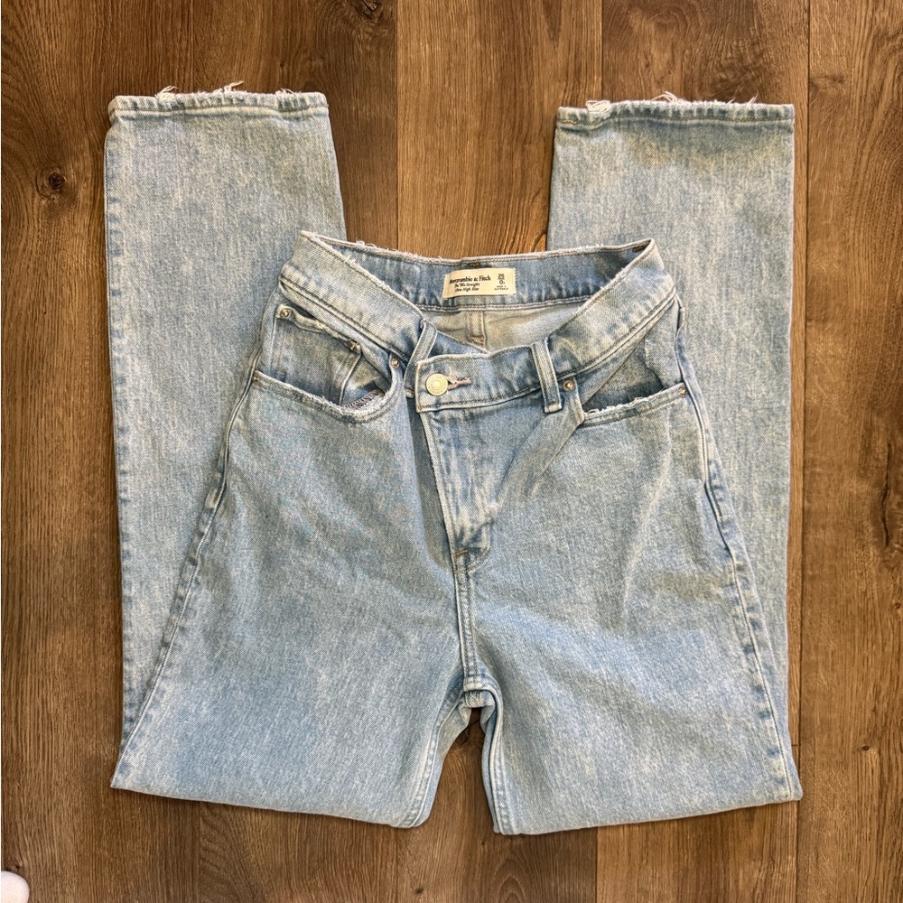 Abercrombie 90s Straight Ultra High Rise SHORT